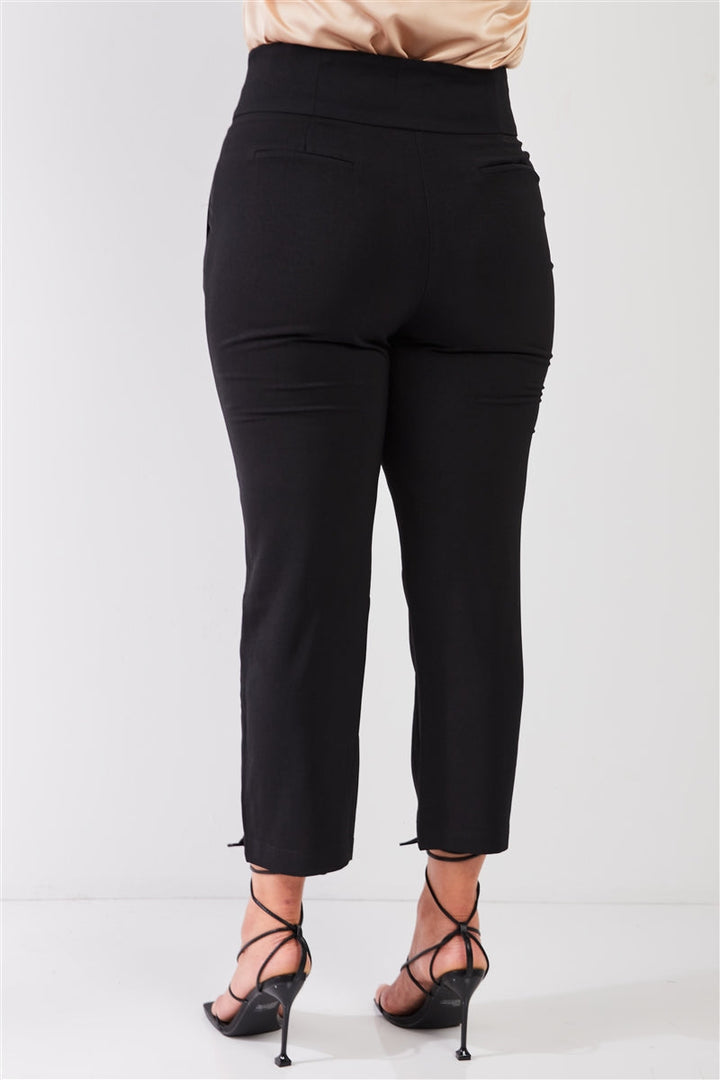 Junior Plus Black High-Waisted Classic Pegged Pants